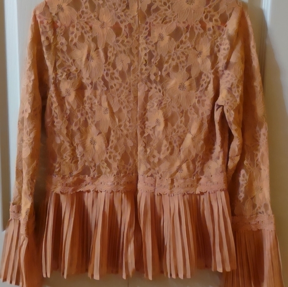 A. Calin By Flying Tomato Size Medium Lace Woman's Long Sleeve - Picture 5 of 7